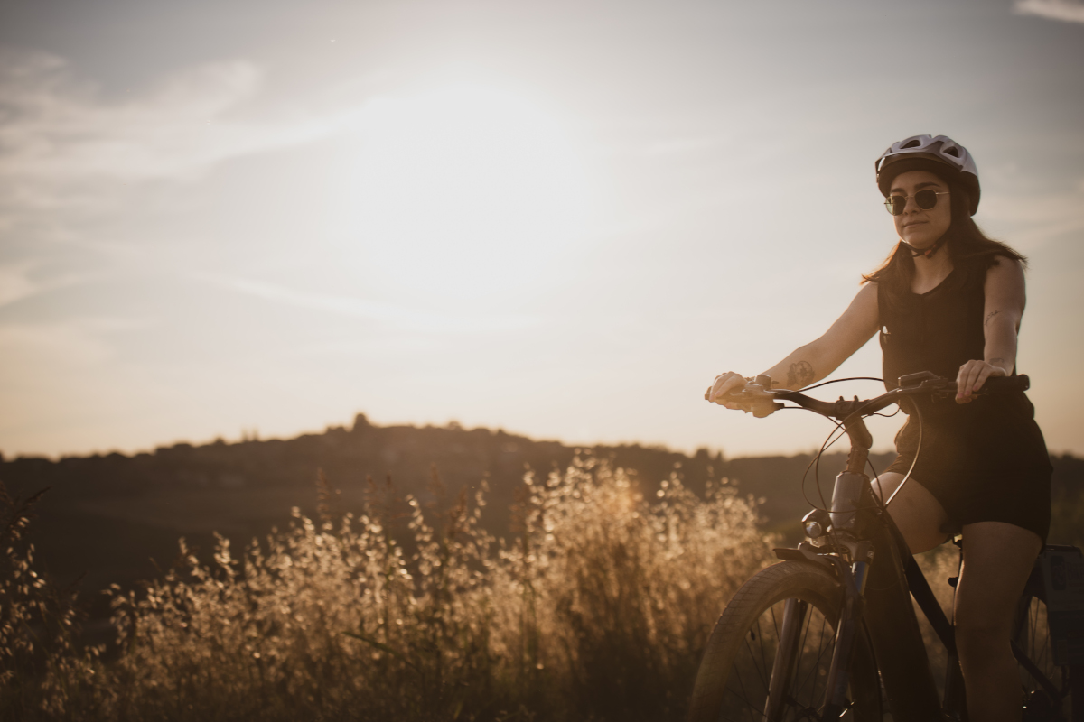 ragazza in bicicletta